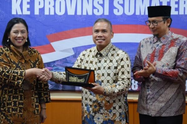 Wakil Ketua Komisi XI DPR RI Achmad Hafisz Tohir menyampaikan, perkembangan ekonomi Provinsi Sumatera Barat (Sumbar) telah mencatat pertumbuhan ekonomi tinggi di atas 5 persen (year of year) pada triwulan I tahun 2017.