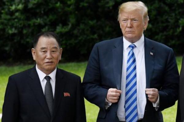 Trump mengatakan dia akan maju pada pertemuan di Singapura yang terjadwal satu minggu setelah membatalkannya karena kemarahan luar biasa dan permusuhan terbuka dari Pyongyang.