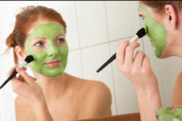 Tak hanya perawatan dasar untuk wajah, kebutuhan masker juga menjadi bagian dari rangkaian perawatan kulit bagi perempuan.