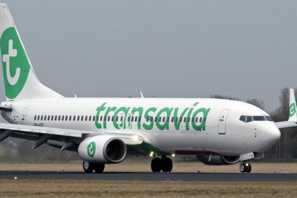 Insiden terkait bau itu bukan pertama kalinya. Pesawat Transavia terpaksa mendarat darurat karena seorang penumpang tak henti-hentinya kentut.