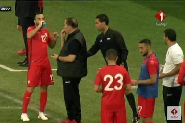 Selama pertandingan pertama mereka melawan Portugal dan saat kalah 2-1, Hassen tampaknya melukai dirinya sendiri di menit ke-58, taktik agar rekan-rekannya memanfaatkan sela-sela tersebut berbuka puasa.