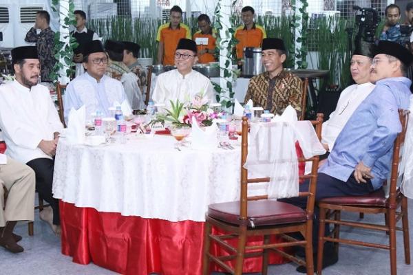 Ketua DPR RI Bambang Soesatyo (Bamsoet) menegaskan, pimpinan DPR senantiasa berada segaris bersama pimpinan MPR dalam menjaga semangat ideologi Pancasila dalam kehidupan berbangsa dan bernegara.