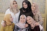 3 Gaya Outfit Hijab Saat Buka Bersama dengan Teman