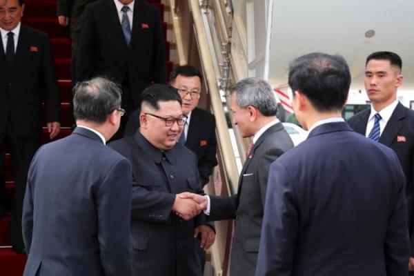 Kim Jong un tiba menggunakan Air China 747 yang mendarat di Bandara Changi pada Minggu (10/6).