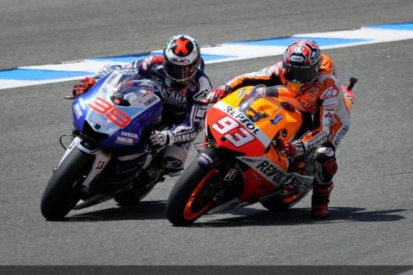 Pebalap asal Spanyol, Marc Marquez mengatakan bahwa mencoba menghentikan Jorge Lorenzo bergabung dengan pabrik tim MotoGP Honda akan menjadi tanda kelemahan seorang rider