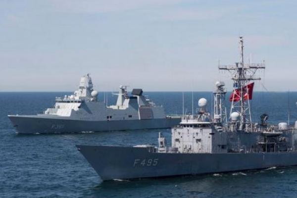 Militer Amerika Serikat (AS) mengatakan telah mengirim dua kapal perang melalui Selat Taiwan pada akhir pekan lalu.