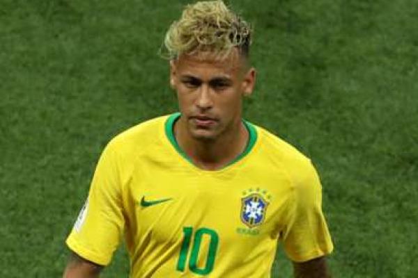 Ayah Neymar membantah sebuah laporan yang menyatakan bahwa dia akan bepergian ke Barcelona