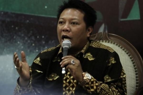 Keputusan Menteri Dalam Negeri (Mendagri) Tjahjo Kumolo melantik mantan Kapolda Metro Komjen M Iriawan sebagai Pj Gubernur Jawa Barat (Jabar) dinilai sebagai bukti pemerintah ingkar janji atau pembohong.