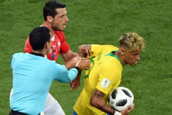 Pele percaya Neymar adalah pemain yang lebih baik daripada rekannya, Kylian Mbappe, yang memenangkan penghargaan Pemain Muda Terbaik saat Perancis menang di Rusia 2018.