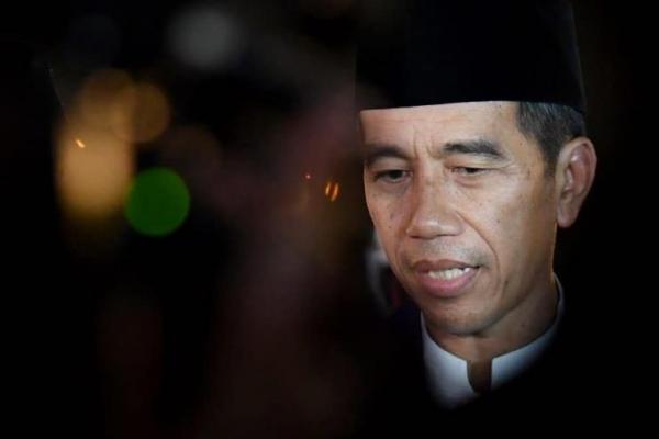 Presiden Jokowi meminta izin dan dukungan kepada anggota dewan, tokoh bangsa, dan rakyat Indonesia untuk memindahkan ibu kota negara ke pulau Kalimantan.