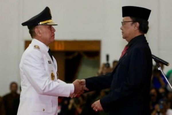 Pelantikan mantan Kapolda Metro Jaya Komjen M Iriawan sebagai Pj Gubernur Jawa Barat (Jabar) oleh Mendagri Tjahjo Kumolo diduga ada agenda terselubung.