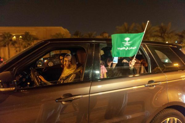 Kantor Pers Saudi resmi mengatakan para perempuan itu dituduh bekerja sama dengan entitas asing untuk mendukung kegiatan mereka.