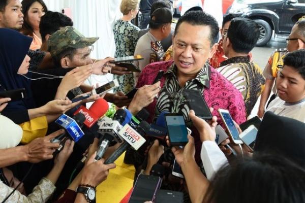 Ketua DPR RI Bambang Soesatyo mengimbau masyarakat hendaknya menggunakan hak pilih dengan bijakasana dan independen yang berdasarkan pada penilaian obyektif terhadap setiap pasangan kandidat calon kepala daerah.