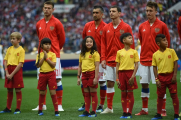 Raina telah melakukan perjalanan tak terlupakan sebagai anak Indonesia pertama dan satu-satunya yang menjadi Player Escort di pertandingan pembuka Piala Dunia FIFA 2018.