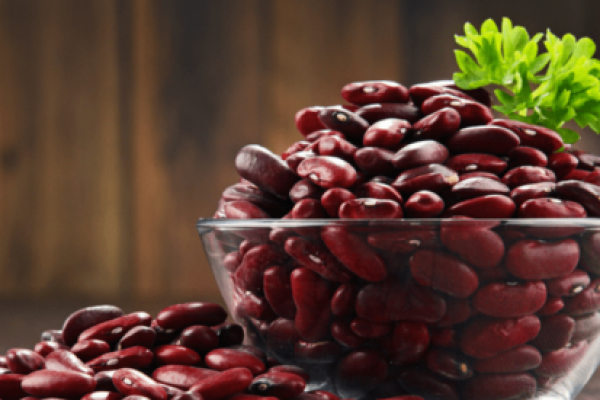 Kacang merah mengandung serat larut yang memperlambat pengosongan perut Anda, sehingga Anda merasa lebih kenyang lebih lama.