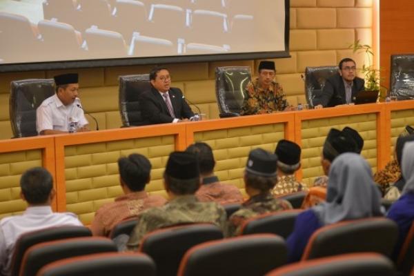 Wakil Ketua DPR RI Fadli Zon menegaskan bahwa seharusnya pemerintah bisa mengukur sejauhmana daya beli yang ada di masyarakat.