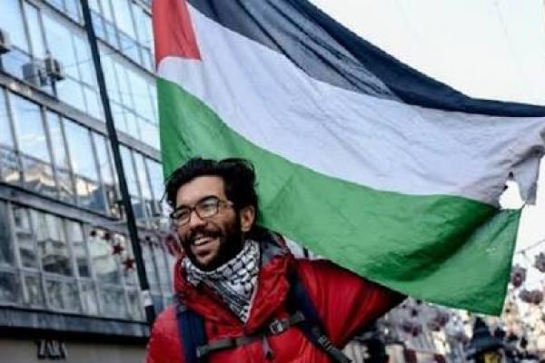 Pemuda berusia 25 tahun itu memulai perjalanannya ke Palestina dengan berjalan kaki dari Swedia 11 bulan lalu