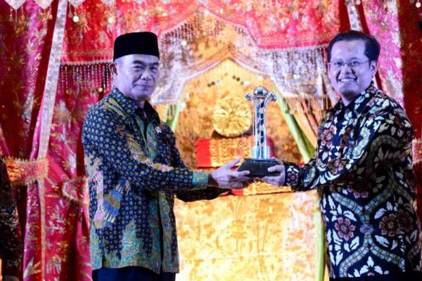 Provinsi DKI Jakarta kembali meraih juara umum pada Olimpiade Sains Nasional (OSN) 2018 yang diselenggarakan di Padang