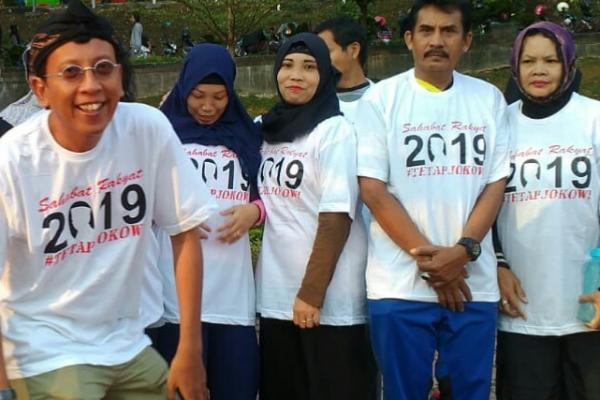 Di kota Bogor, relawan Sahabat Rakyat Tetap Jokowi menggelar kegiatan silaturrahimnya di  lokasi CFD di sepanjang Jalan Sudirman hingga ke Lapangan Sempur, Bogor.