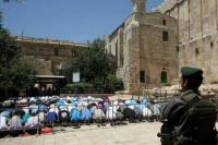 Ribuan Umat Muslim Palestina Gelar Salat Id di Masjid Al-Aqsa