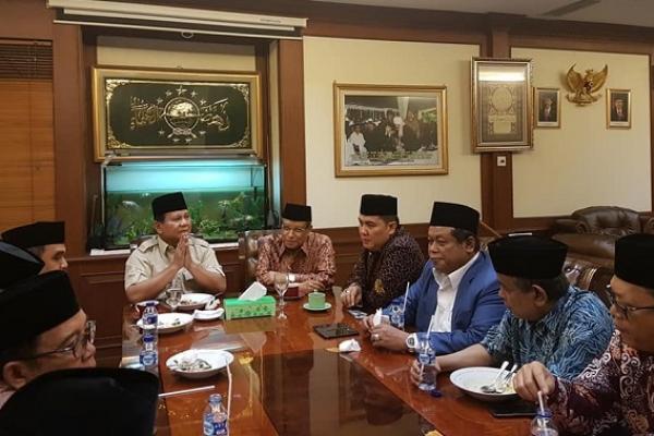Ketua Umum Partai Gerindra Prabowo Subianto meminta masukan kepada Ketum PBNU Said Aqil Siroj terkait calon wakil presiden (Cawapres) pada Pilpres 2019 mendatang.