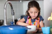 Tips Ajari Anak Pekerjaan Rumah Sesuai Usia