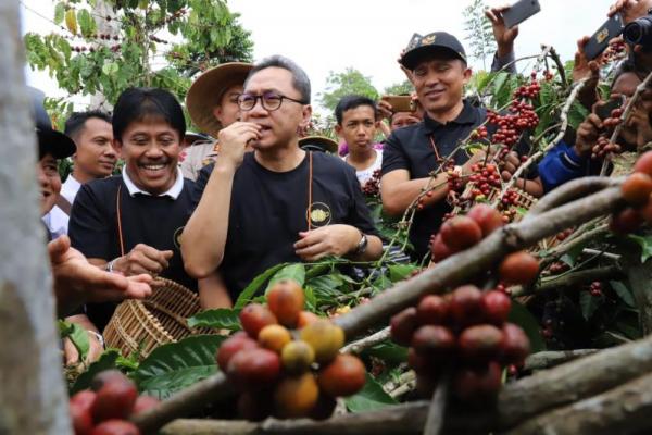Zulhasan memberikan apresiasi kepada pemerintah Kabupaten Lampung Barat, karena upaya dan kerja kerasnya mempromosikan kopi asli daerah.