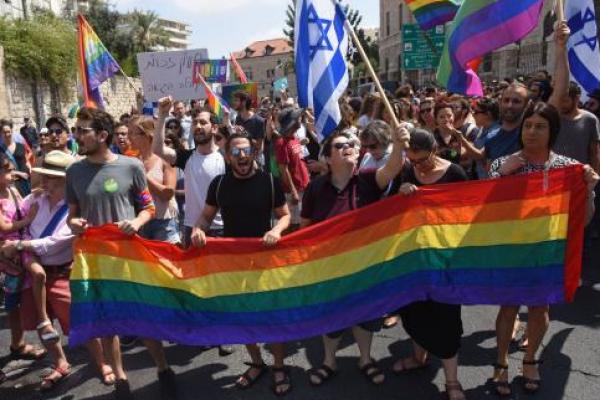 Netanyahu sebelumnya berjanji untuk mendukung amandemen RUU untuk memasukkan akses surogacy untuk pria lajang dan pasangan pria sesama jenis memiliki anak lewat ibu pengganti, tetapi kemudian memilih menentangnya.