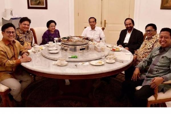 Presiden Jokowi menggelar pertemuan dan makan malam bersama seluruh ketua umum (Ketum) partai pendukung pada Pilpres 2019 nanti. Dalam pertemuan tersebut sekaligus membahas sosok calon wakil presiden (Cawapres).