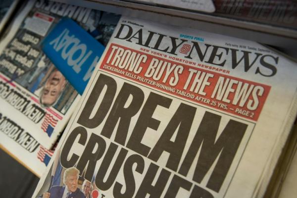 The New York Daily News melakukan pemutusan hubungan kerja (PHK) secara massal. Akibat dari kebijakan tersebut separuh staf editorial kehilangan pekerjaan.