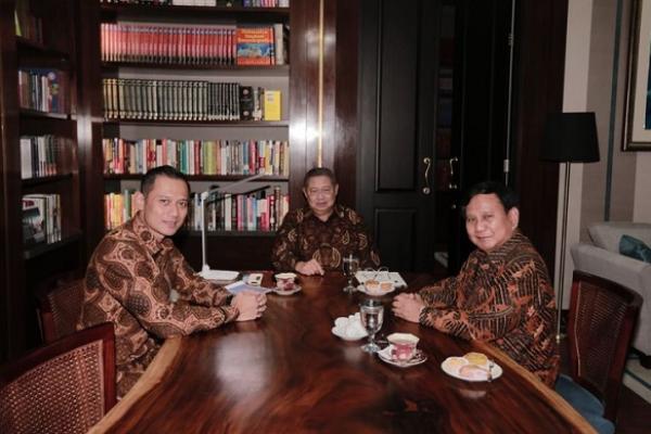 Setelah menyatakan sepakat untuk berkoalisi dengan Gerindra, Ketua Umum Partai Demokrat Susilo Bambang Yudhoyono (SBY) menyebut Prabowo Subianto sebagai calon presiden (Capres).