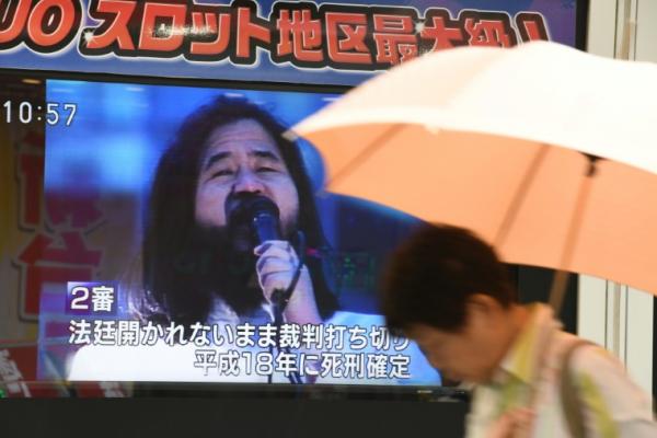 Setidaknya dua anggota kultus Aum Shinrikyo telah dieksekusi pada hari Kamis dini hari, sementara media lain tidak menyebutkan jumlah persis.