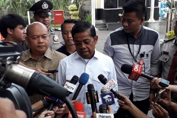 Mantan Sekretaris Jenderal (Sekjen) Partai Golkar Idrus Marham mengakui terlibat dalam pembahasan proyek PLTU Riau-1. Pengakuan itu disampaikan Idrus setelah menjalani pemeriksaan penyidik KPK selama kurang lebih 12 jam lamanya.
