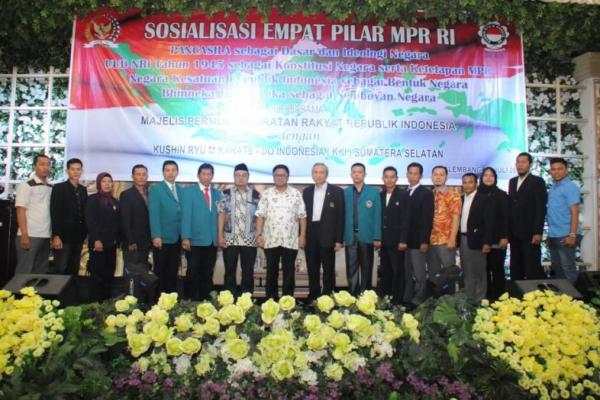 Ratusan kader karateka Kushin Ryu Karate Do Indonesia (KKI) Sumatera Selatan mengikuti Sosialisasi Empat Pilar MPR di Gedung Trisila, Palembang, Sumatera Selatan, Sabtu (28/7/2018)