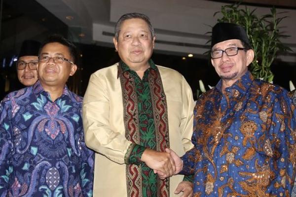 Ketua Umum Partai Demokrat Susilo Bambang Yudhoyono (SBY) menggelar pertemuan dengan Ketua Majelis Syuro PKS Salim Segaf Aljufri. SBY dan Salim bernostalgia.