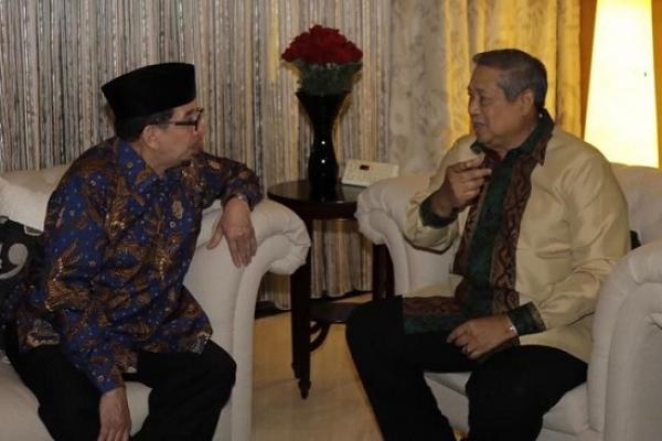 Ketua Umum Partai Demokrat Susilo Bambang Yudhoyono (SBY) menggelar pertemuan dengan Ketua Majelis Syuro PKS Salim Segaf Aljufri. SBY dan Salim bernostalgia.