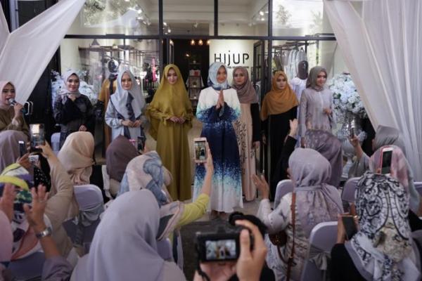 Sebagai e-commerce fashion muslim pertama di dunia Hijup mengajak masyarakat untuk melihat dan merasakan berbelanja secara langsung.