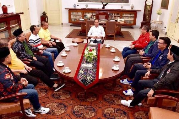 Presiden Jokowi akan menggelar pertemuan dengan seluruh Sekretaris Jenderal (Sekjen) partai koalisi, di Istana Kepresidenan Bogor, Jawa Barat, Selasa (31/7) malam. Apa hasil pertemuan tersebut?