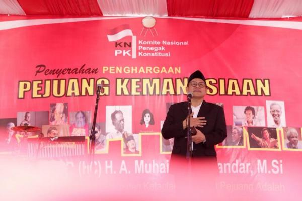 Di antaranya Adnan Buyung Nasution, Wiki Tukul, Munir, Mulyana Wira Kusumah, W.S Rendra, hingga Baharuddin Lopa.