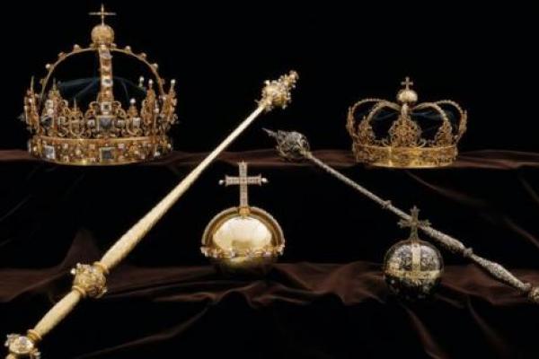 Pada tahun 2013 di Katedral Vasteras, sebuah tongkat kerajaan, mahkota dan apel kayu emas dicuri dari makam Erik XIV