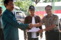Dirjen PKH Serahkan Bantuan Pakan Ternak Korban Bencana Lombok