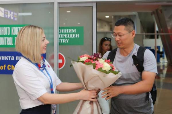 Mulai sekarang, orang-orang Belarusia dapat tinggal di China tanpa visa hingga 30 hari dalam satu perjalanan, tetapi tidak lebih dari 90 hari setahun. Aturan yang sama berlaku untuk warga negara China.