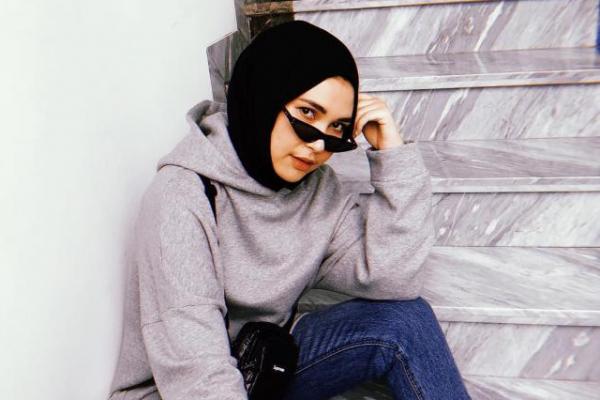 Muda dan kreatif, begitu kiranya gambaran para desainer fashion hijab yang namanya tengah melambung di kancah industri modest fashion.