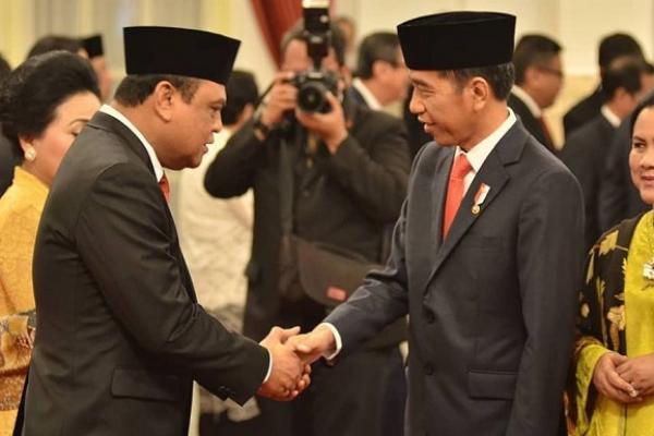 Presiden Jokowi resmi melantik Wakapolri Komjen Syafruddin sebagai Menteri Pendayagunaan Aparatur Negara dan Reformasi Birokrasi (MenpanRB) di Kabinet Kerja hingga tahun 2019.