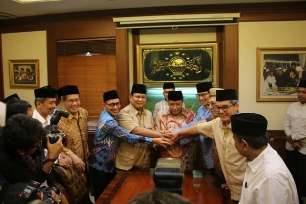 Pasangan capres-cawapres, Prabowo Subianto-Sandiaga Uno kantor Pengurus Besar Nahdlatul Ulama (PBNU). Dalam pertemuan itu, PBNU menyampaikan sejumlah harapan kepada Prabowo-Sandiaga.