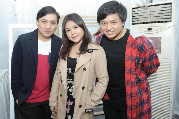 Yovie Widianto bersama Arsy, putranya dan juga Jodie penyanyi Yogyakarta tampil all out di Prambanan Jazz 2018.