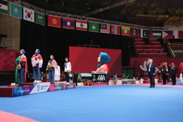 Indonesia masih mengantongi total 93 medali, terdiri dari 30 medali emas, 23 medali perak, dan 40 medali perunggu. Dengan raihan itu, Indonesia berada di keempat klasemen sementara Asian Games 2018.