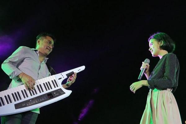 Eva Celia tampil memukau bersama Indra Lesmana di Prambanan Jazz 2018. Ia juga grogi dilihat Ahmad Dhani.