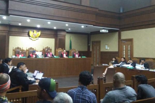 Jaksa penuntut umum Komisi Pemberantasan Korupsi (JPU KPK) meminta majelis hakim Pengadilan Tipikor menolak nota pembelaan atau pledoi terdakwa pengacara Lucas.