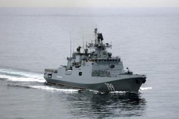 Menurut laporan media setempat yang belum dikonfirmasi, 40 personil angkatan laut Iran, termasuk komandan kapal perang Konarak, menjadi korban tewas.